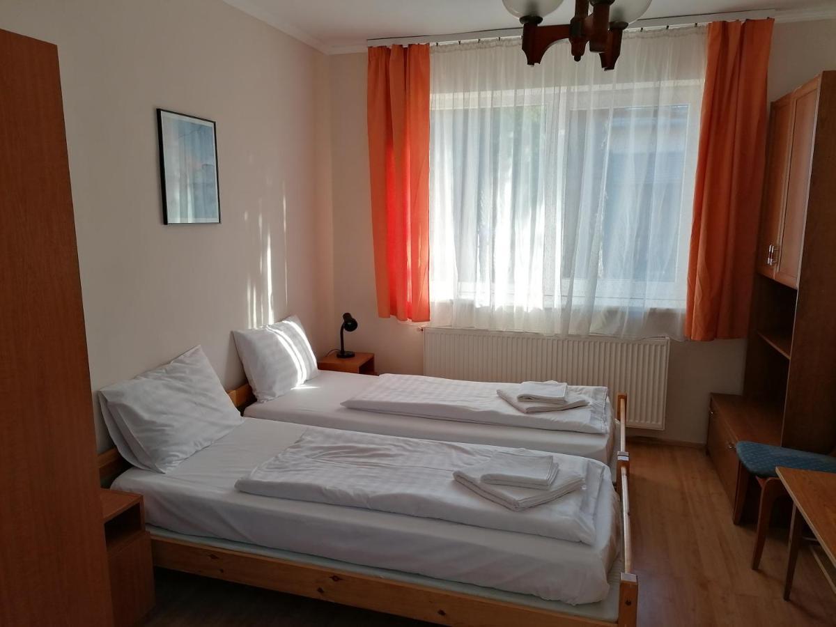 Hullam Panzio Bed & Breakfast Hajdúszoboszló Eksteriør bilde