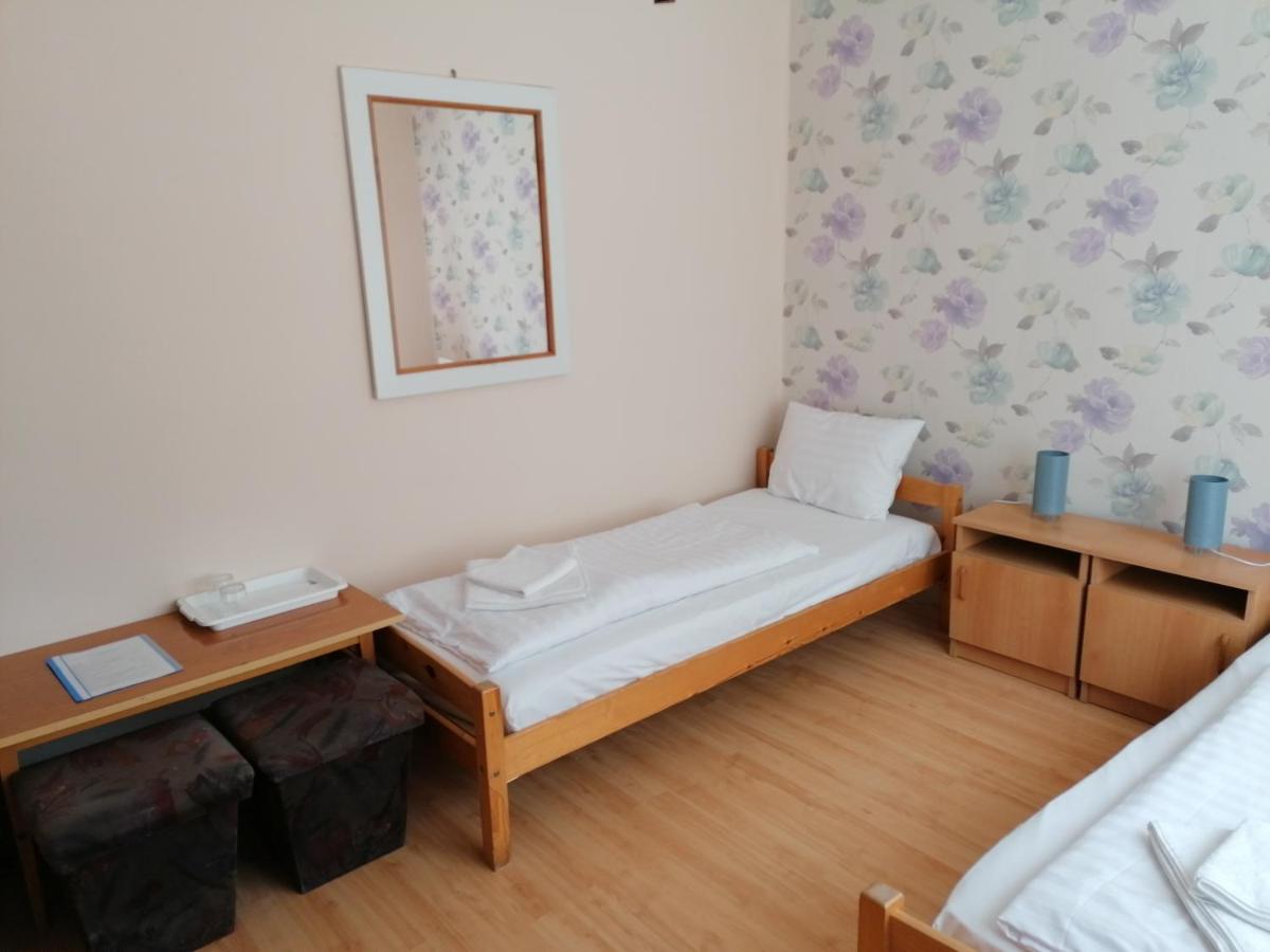 Hullam Panzio Bed & Breakfast Hajdúszoboszló Eksteriør bilde