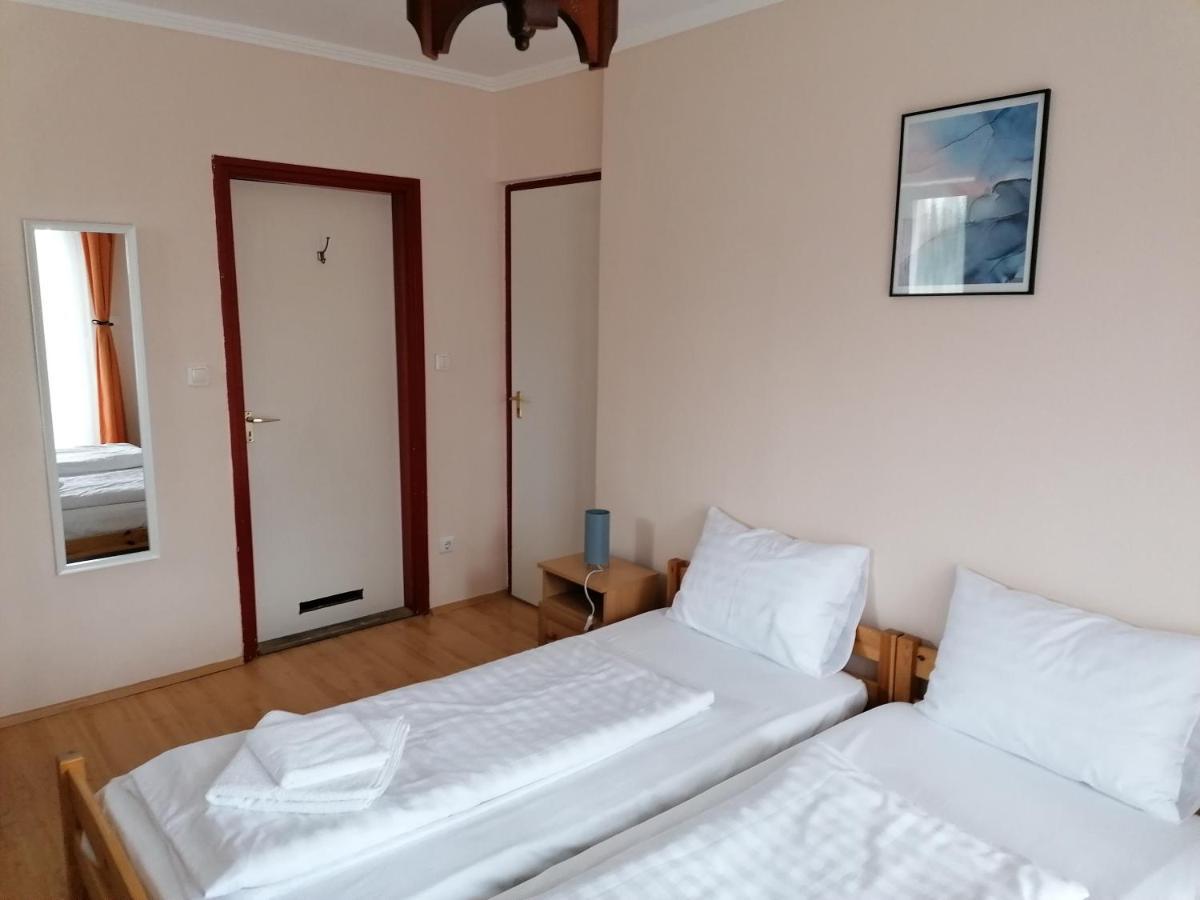 Hullam Panzio Bed & Breakfast Hajdúszoboszló Eksteriør bilde